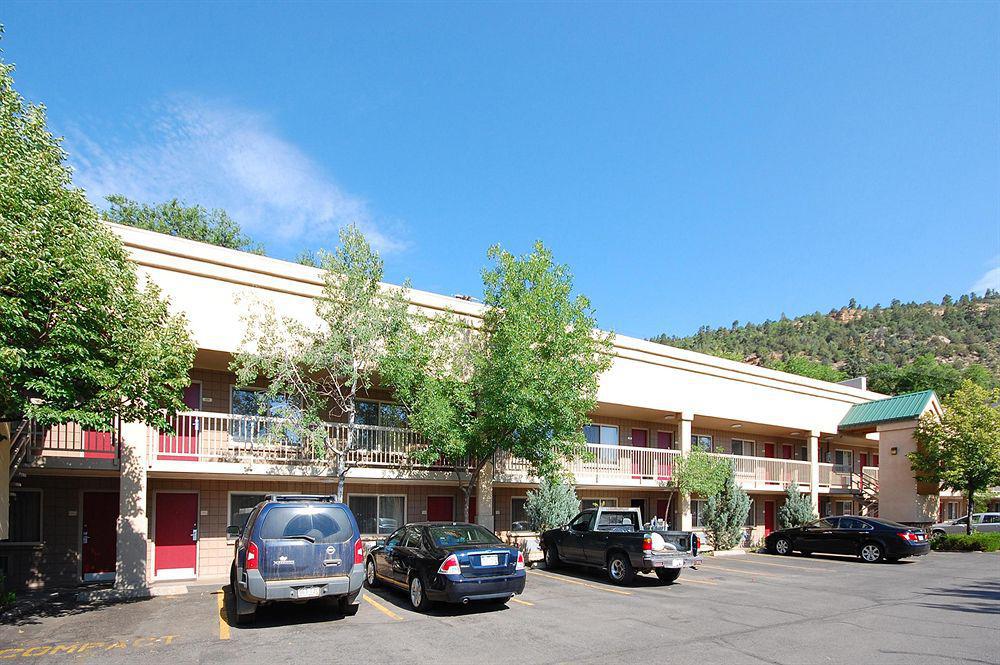 Western Mountain Shadows Motel 3*