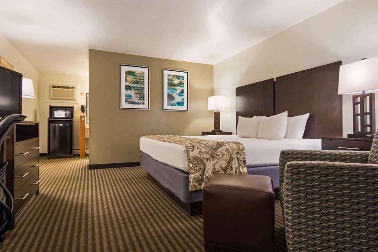 Baymont By Wyndham Motel